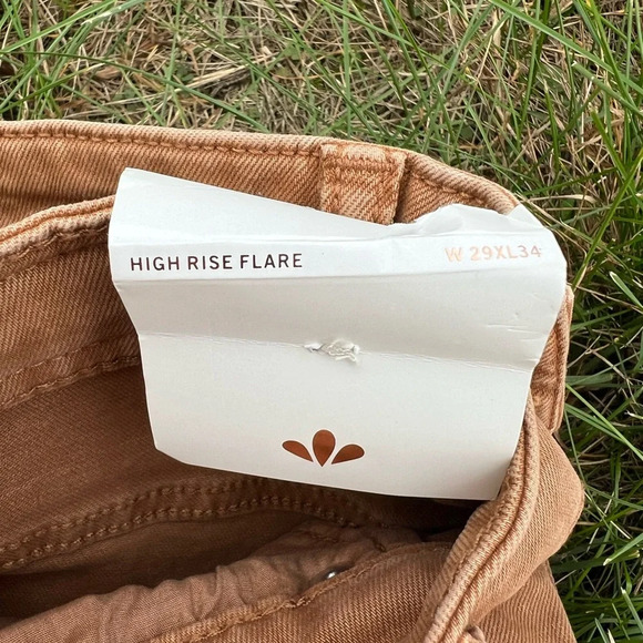 NWT Shyanne’s Woman’s Brown High Rise Flare Jeans Size W29 X L34 - Picture 3 of 10